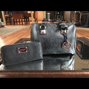 Michael Kors CONTINENTAL Leather Black Wallet.